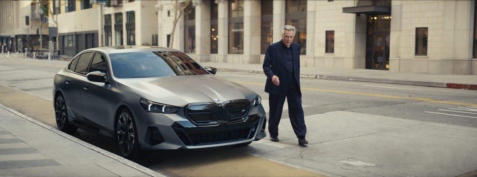 Christopher Walken donne le ton dans une publicité BMW et au Super Bowl à échelle réduite