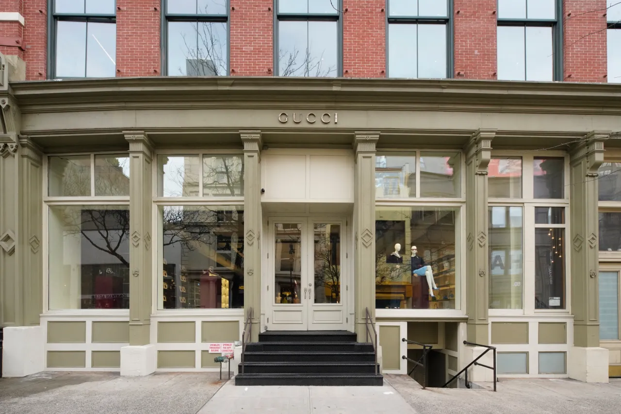 Sabato de Sarno fait ses d&eacute;buts dans une boutique new-yorkaise