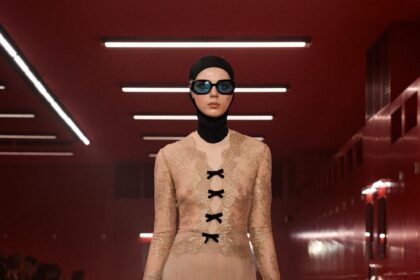 Le dernier défilé Valentino joue avec l'intimité