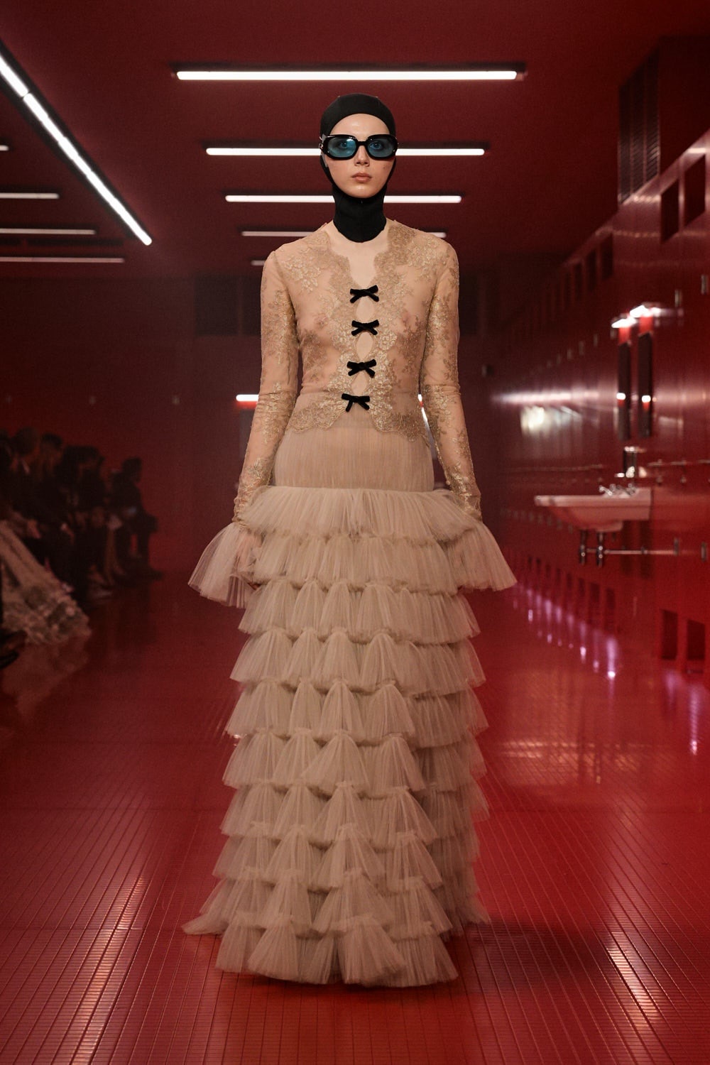 Le dernier défilé Valentino joue avec l'intimité