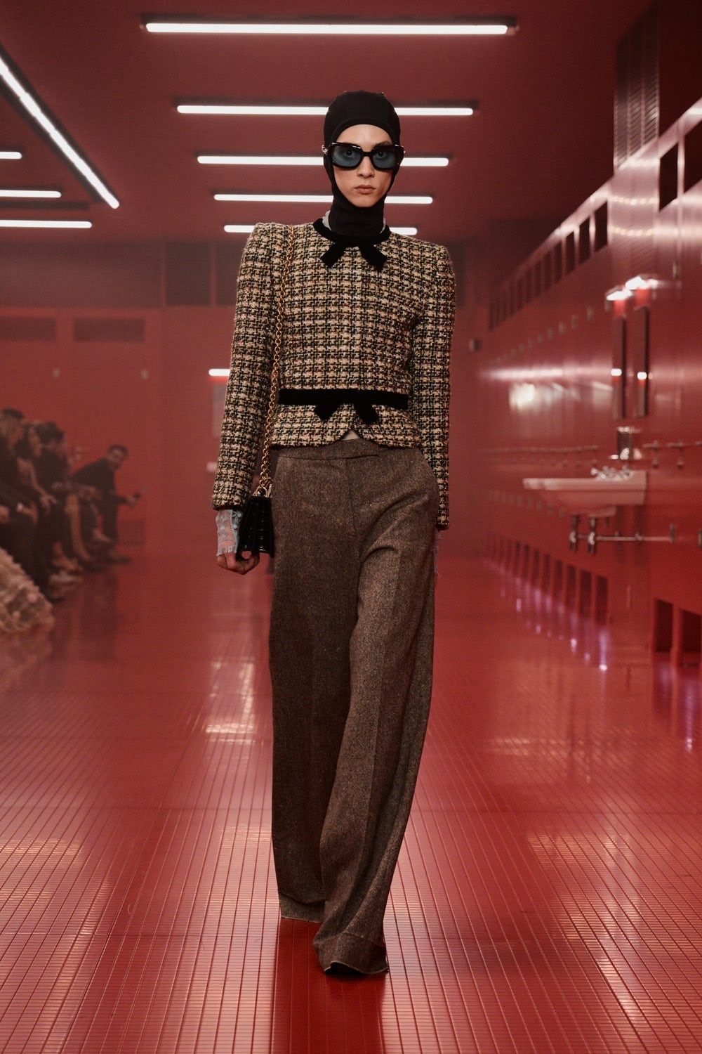 Le dernier d&eacute;fil&eacute; Valentino joue avec l'intimit&eacute;1