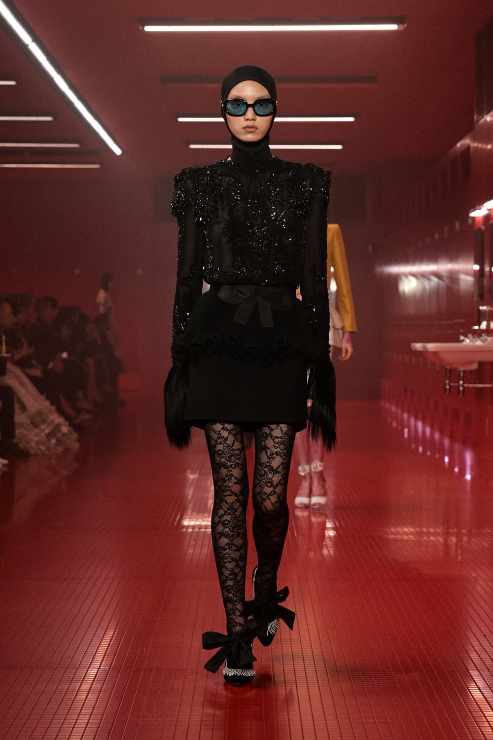 Le dernier d&eacute;fil&eacute; Valentino joue avec l'intimit&eacute;2