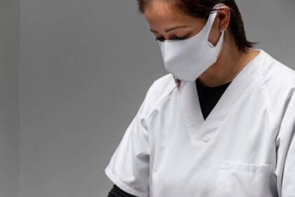 Femme après traitement du visage 23 2148906477