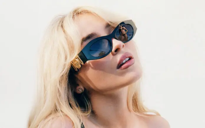 Biggie Versace Eyewear revient dans une nouvelle campagne