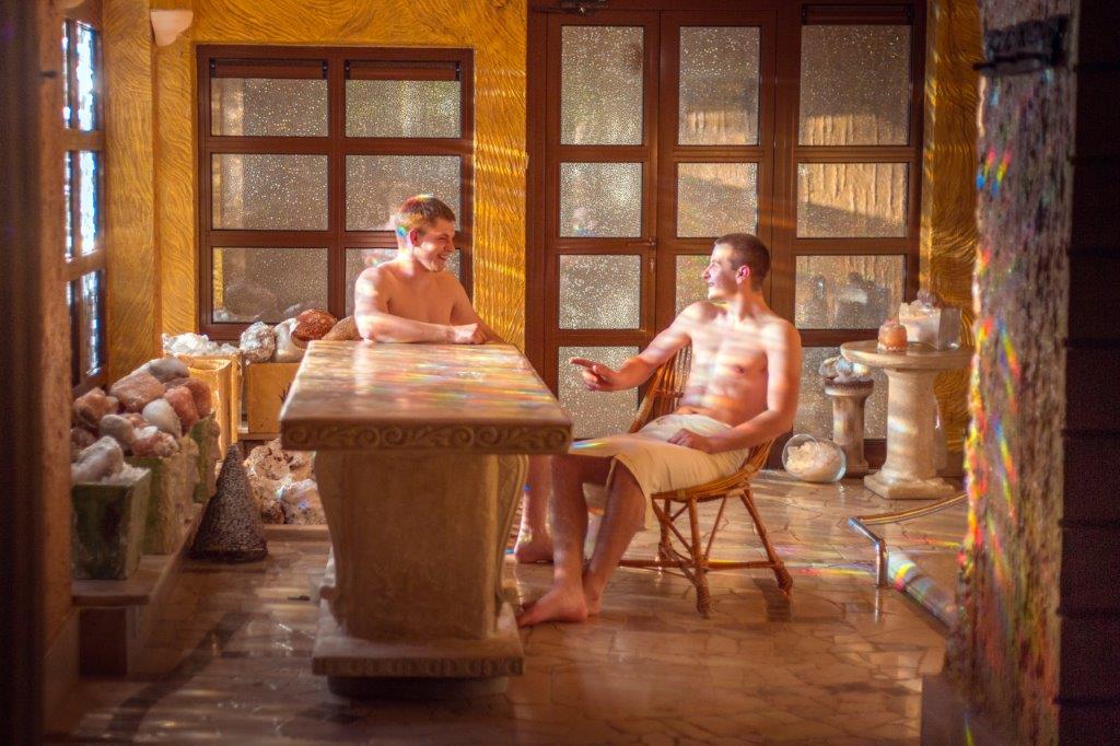D&eacute;tente dans les bains romains du Manor House Spa