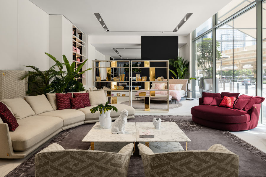 Int&eacute;rieur de la salle d'exposition de Solomia Home