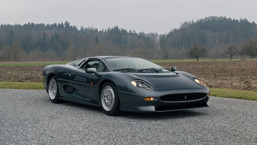 Une Jaguar Xi220 unique aux enchères chez Sothebys