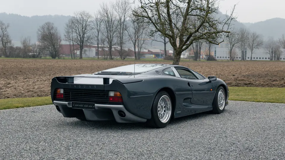 Jaguar Xi220 unique aux ench&egrave;res chez Sothebys2