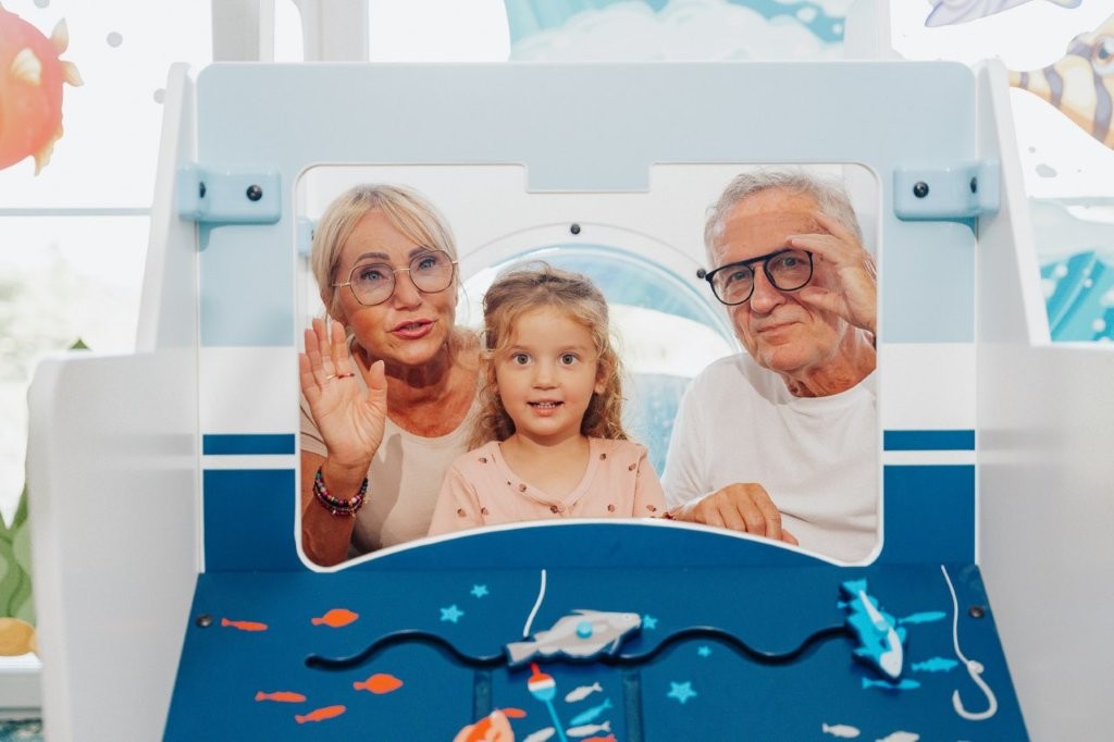 Vacances avec grand-mère et grand-père Linea Mare