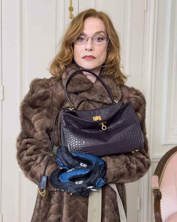 Campagne Balenciaga avec Claudia Schiffer11