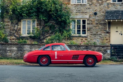 Mercedes rouge aux enchères3