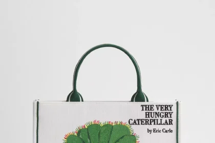 Dior Book Tote Quand le Livre Devient Mode