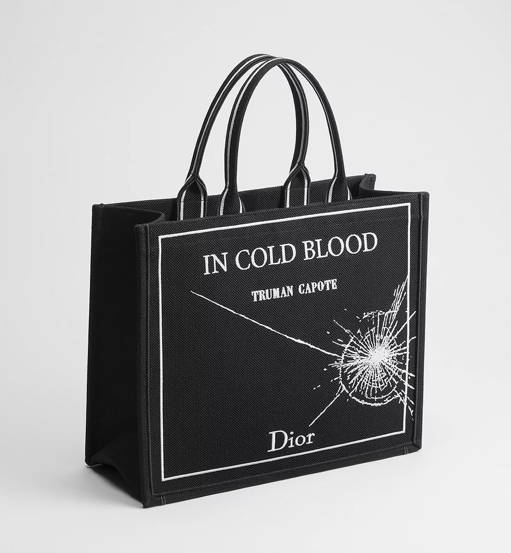 Dior Book Tote Quand le Livre Devient Mode64